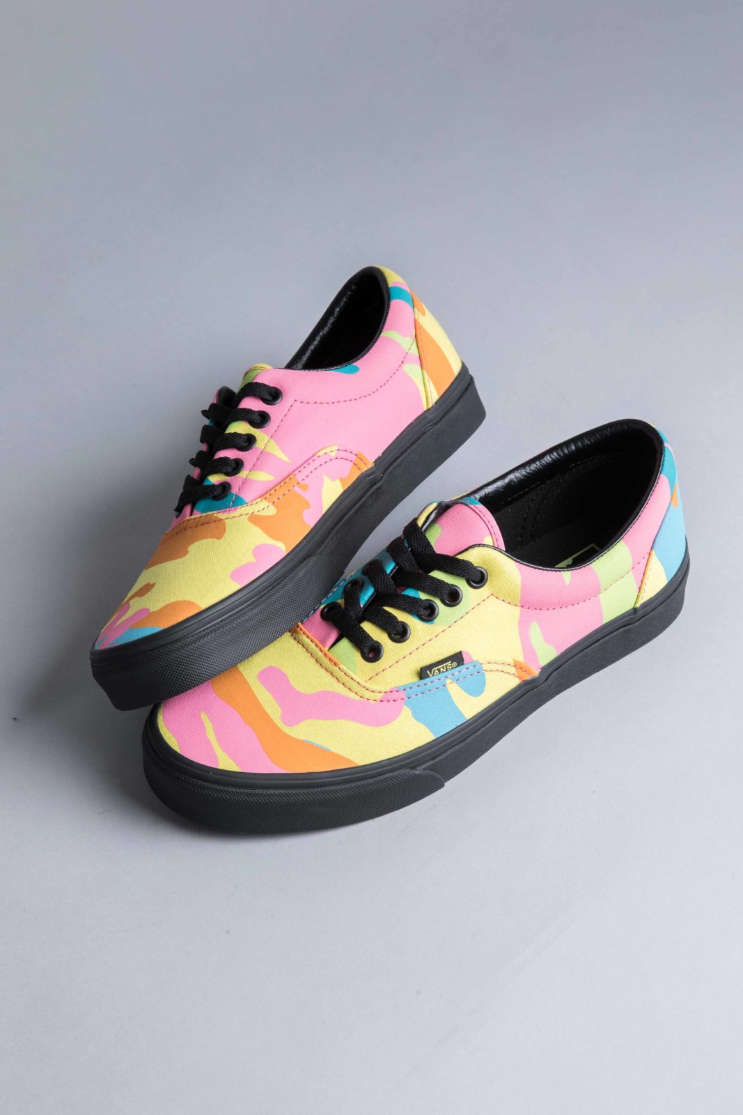 vans era neon camo