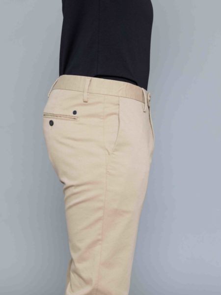 NN07 Theo Chino Khaki • Centreville Store in Brussels