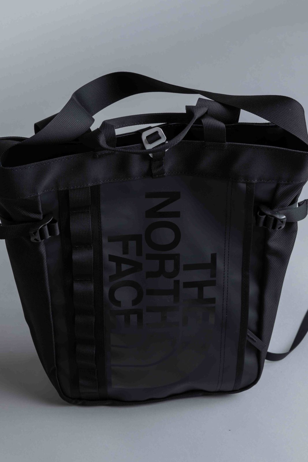 the north face base camp tote bag in black