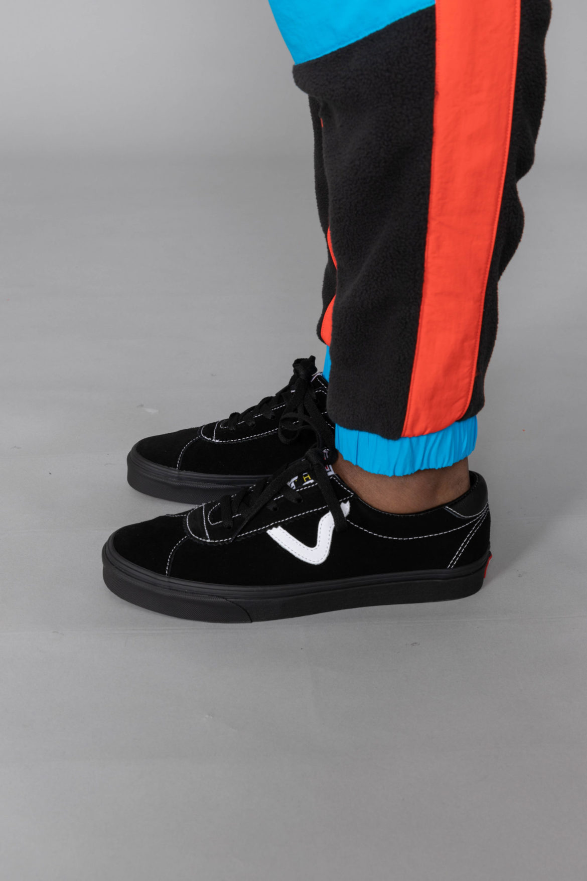 black vans sport