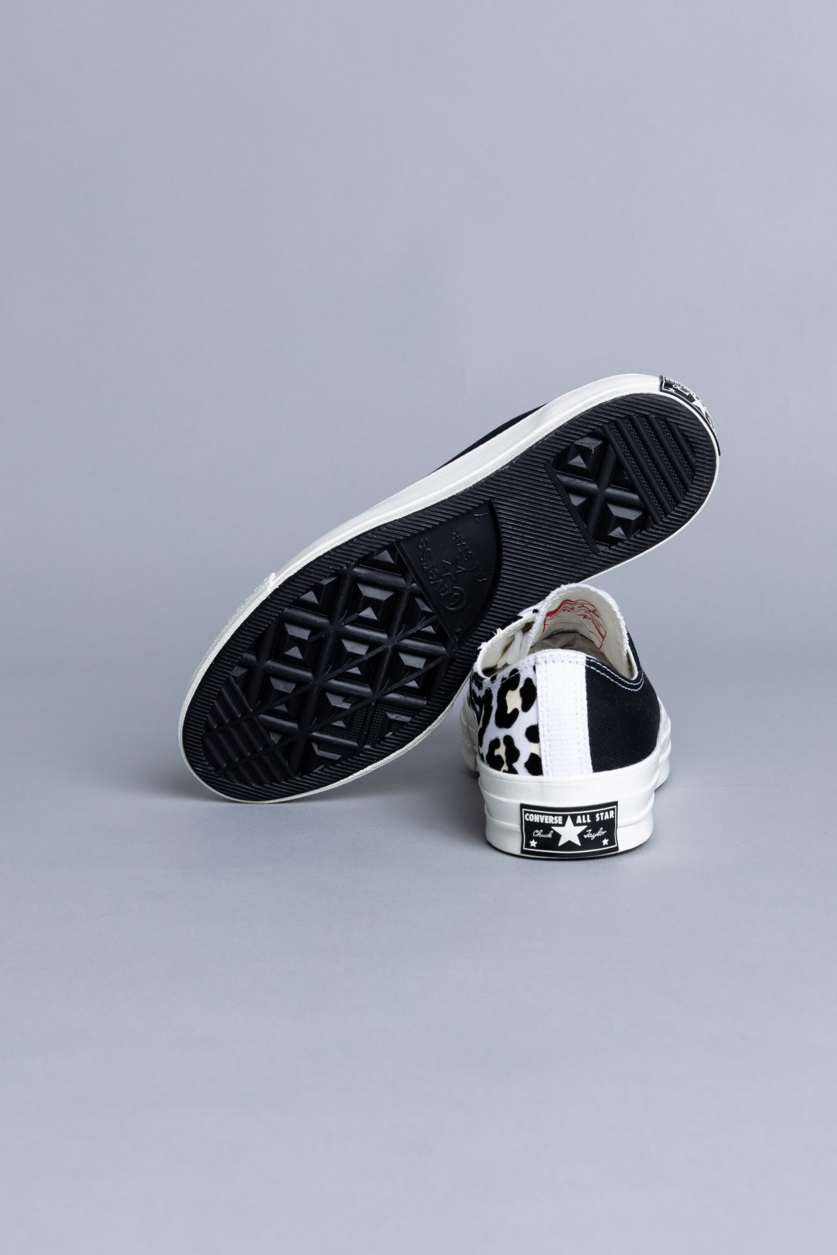Converse white black top desert ore