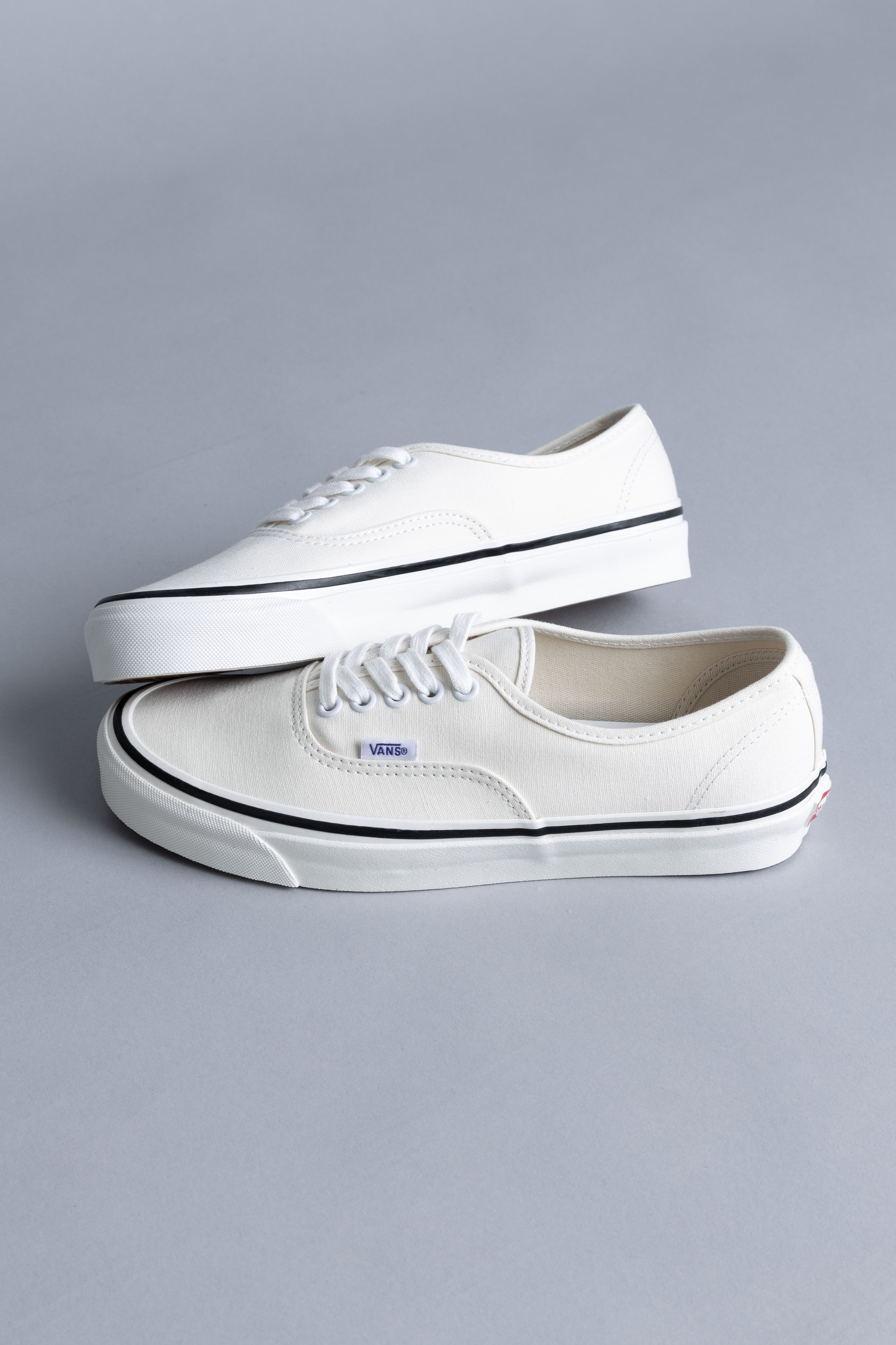 vans anaheim 44 dx white