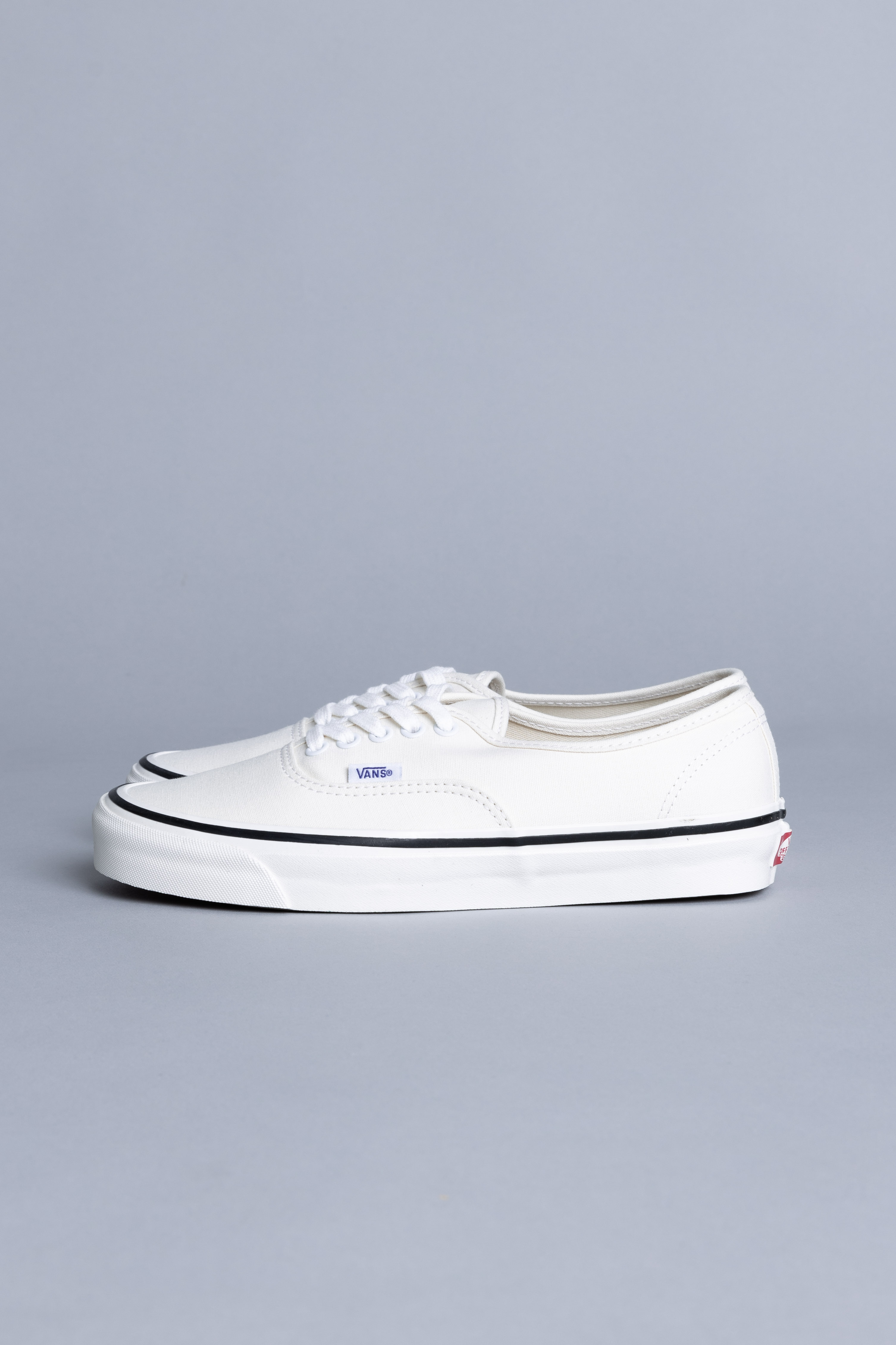 vans authentic white