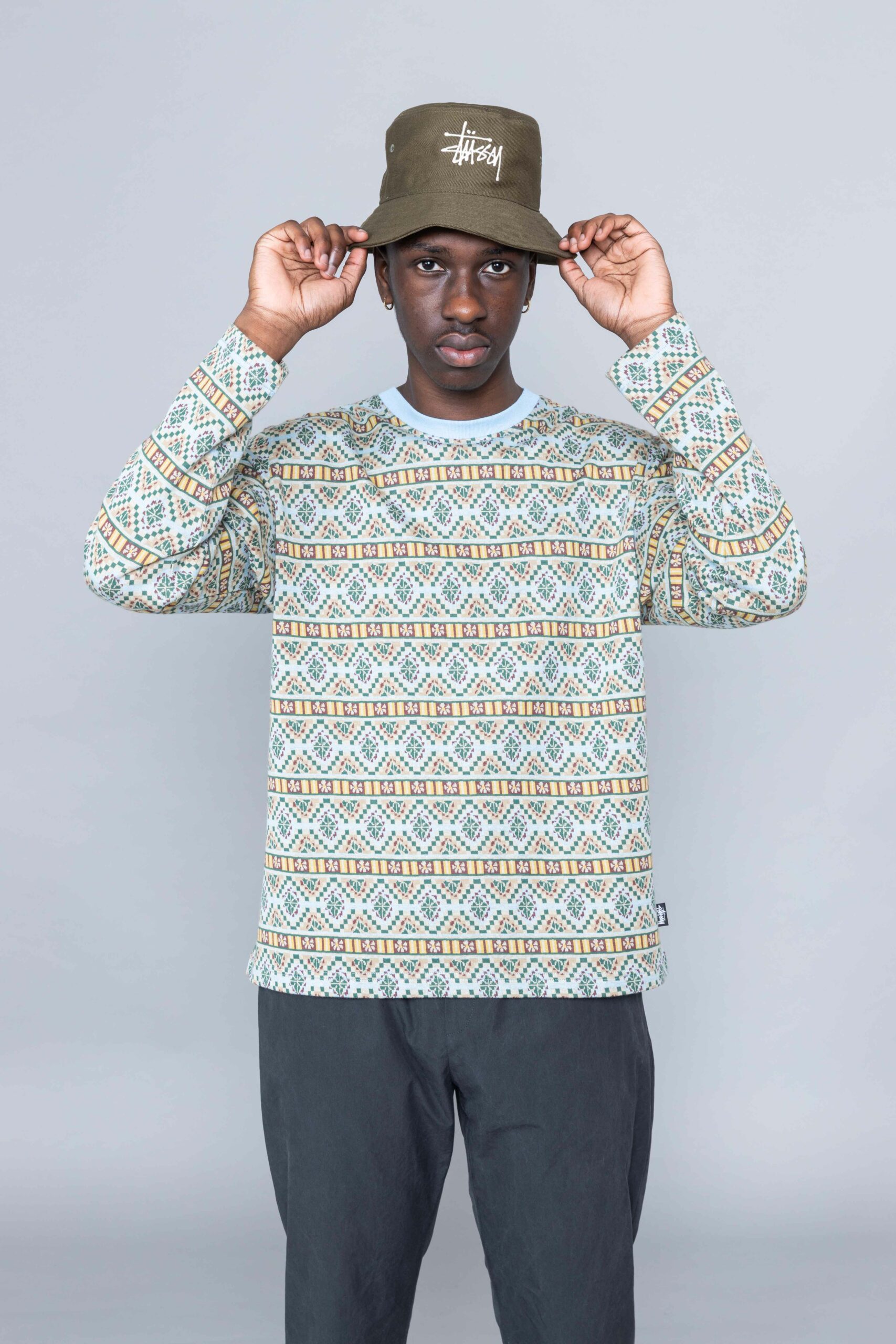 Stussy Giza LS Crew Blue bucket hat 