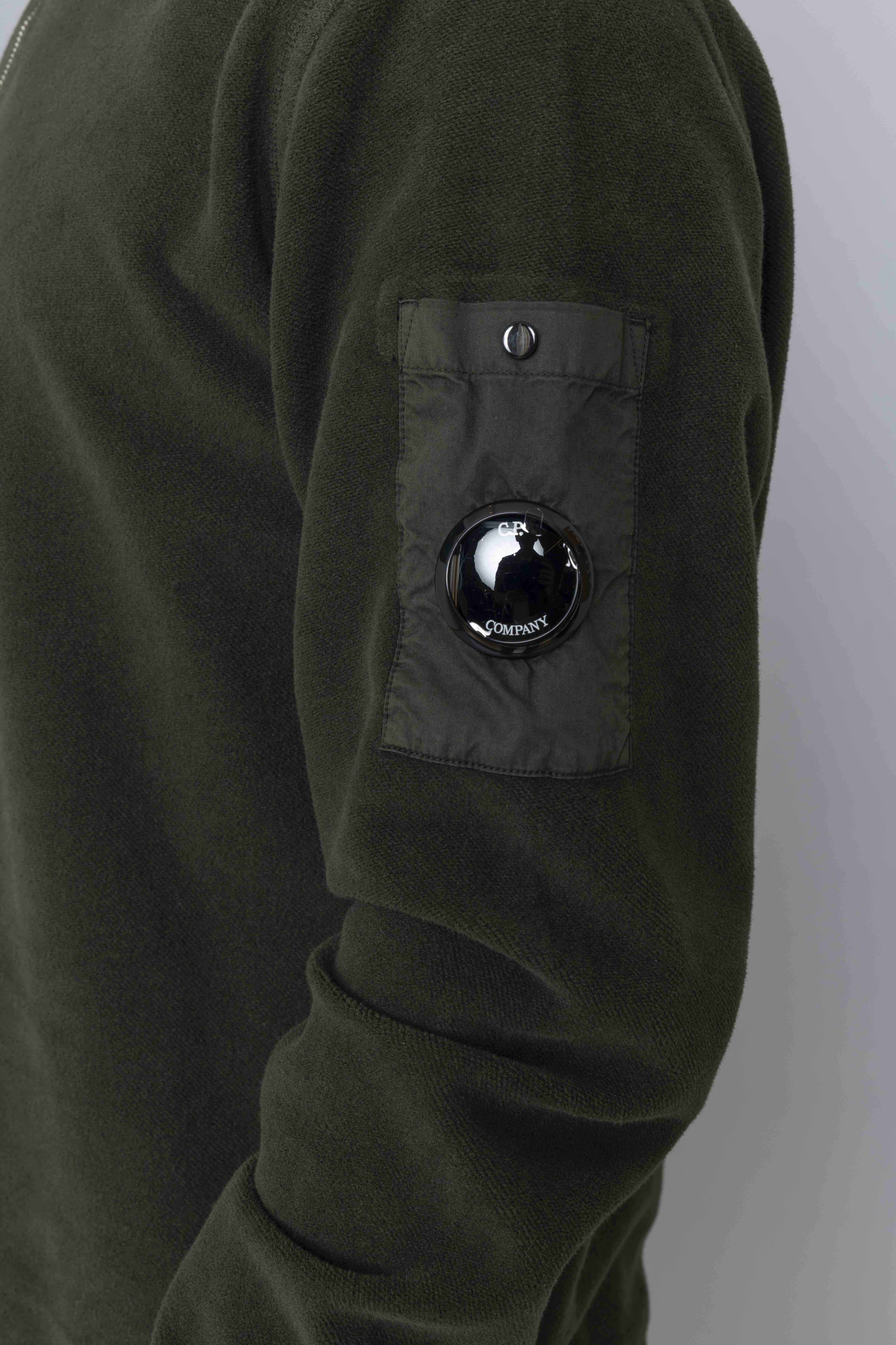 CPCOMPANYBRUSHEDEMERIZEDDIAGONALFLEECEPOLOCOLLARDARKSHADOWlens