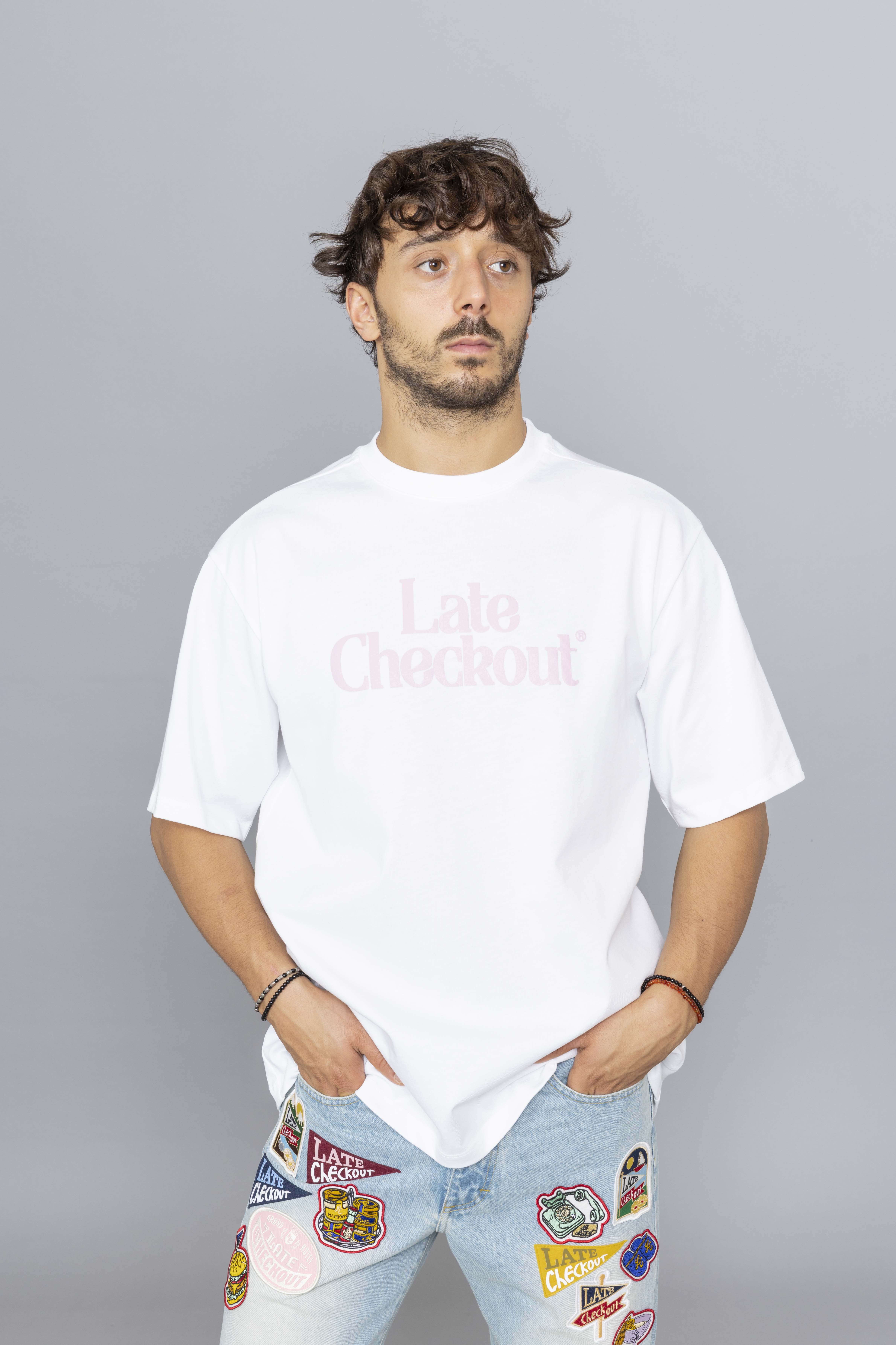 LATECHECKOUTWHITEPINKLOGOTEEfs