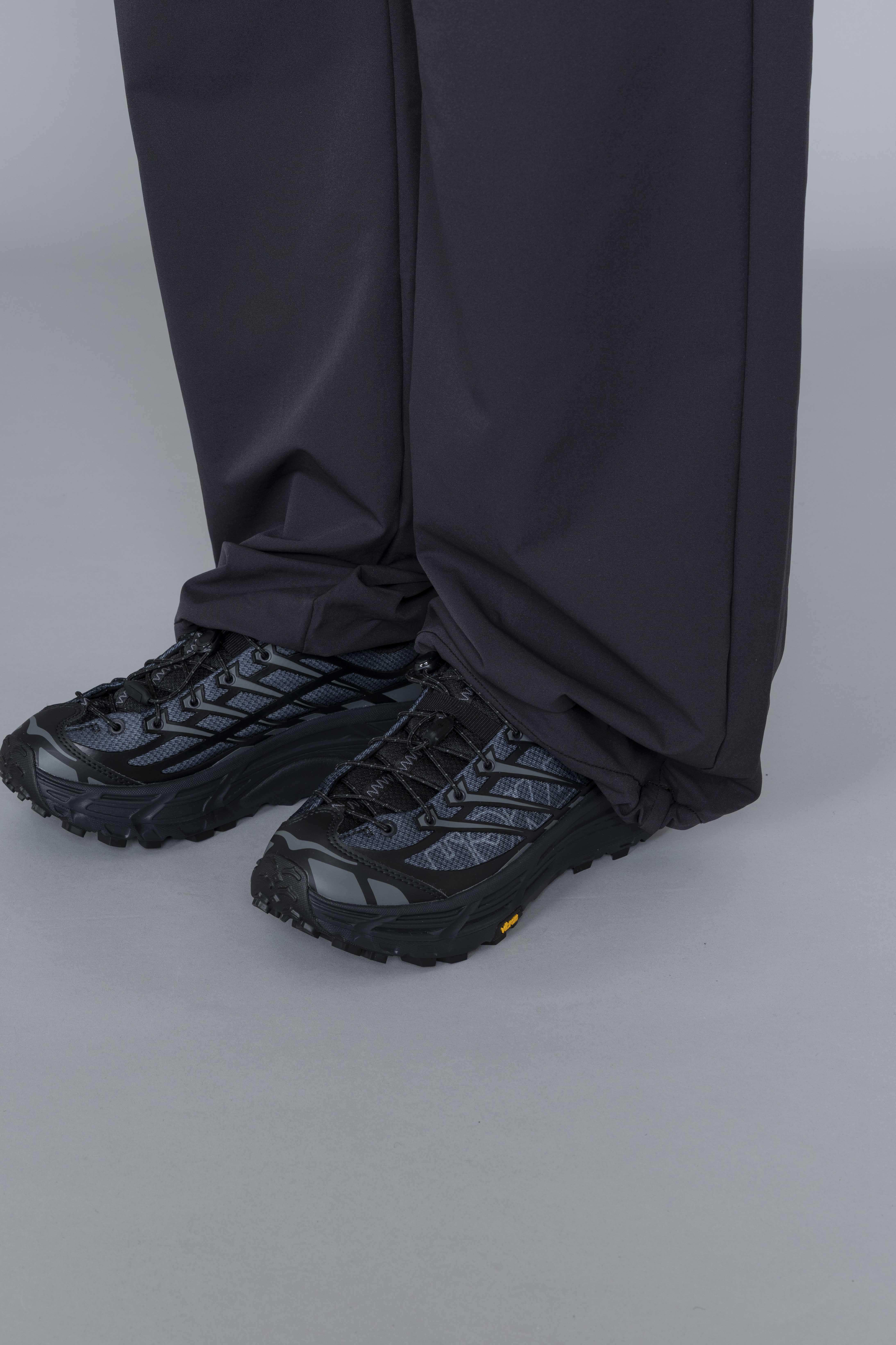 KA_YOParachutePantsCharcoalFeet