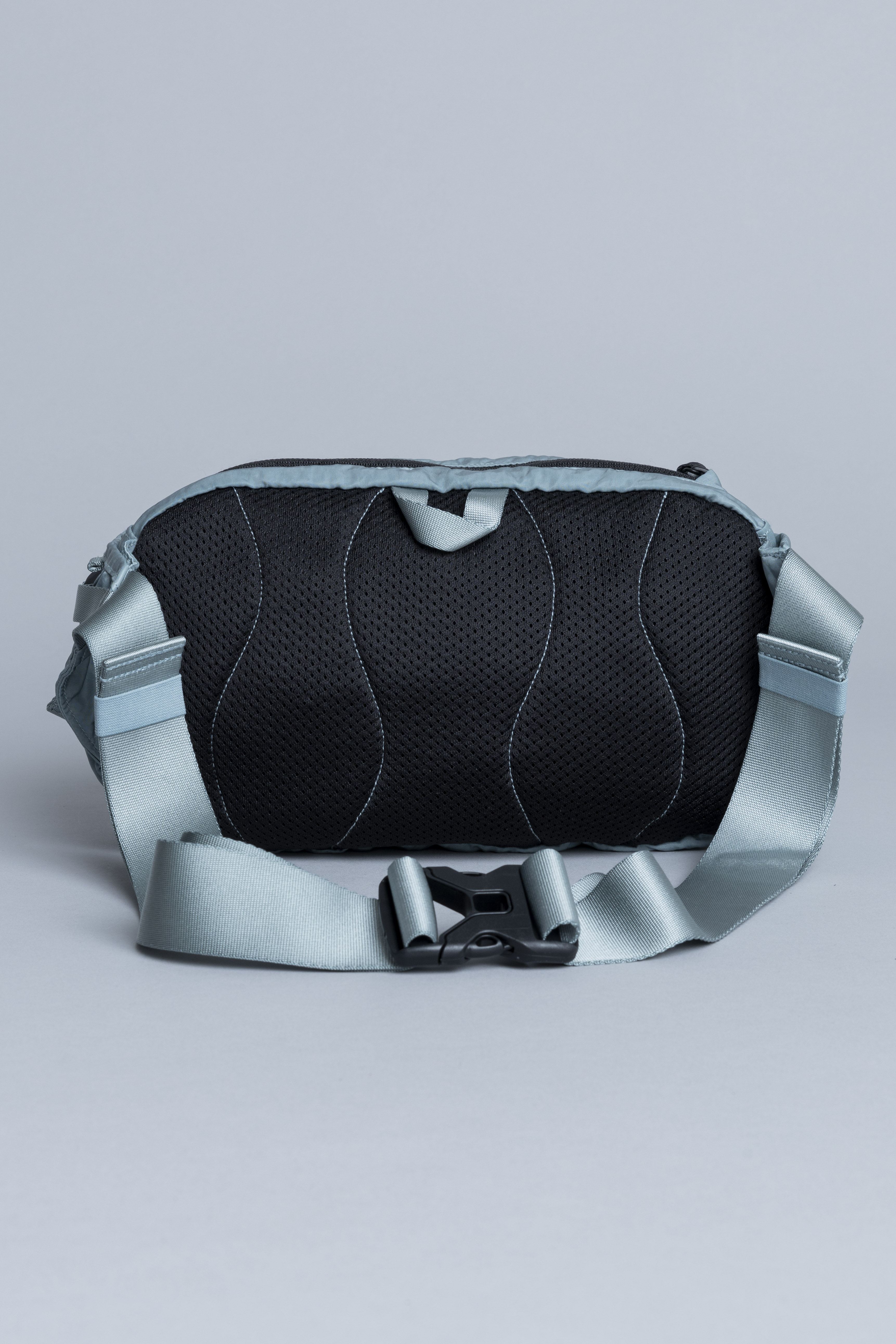 CPCompanyWaistBagNylonSilverblueBack1