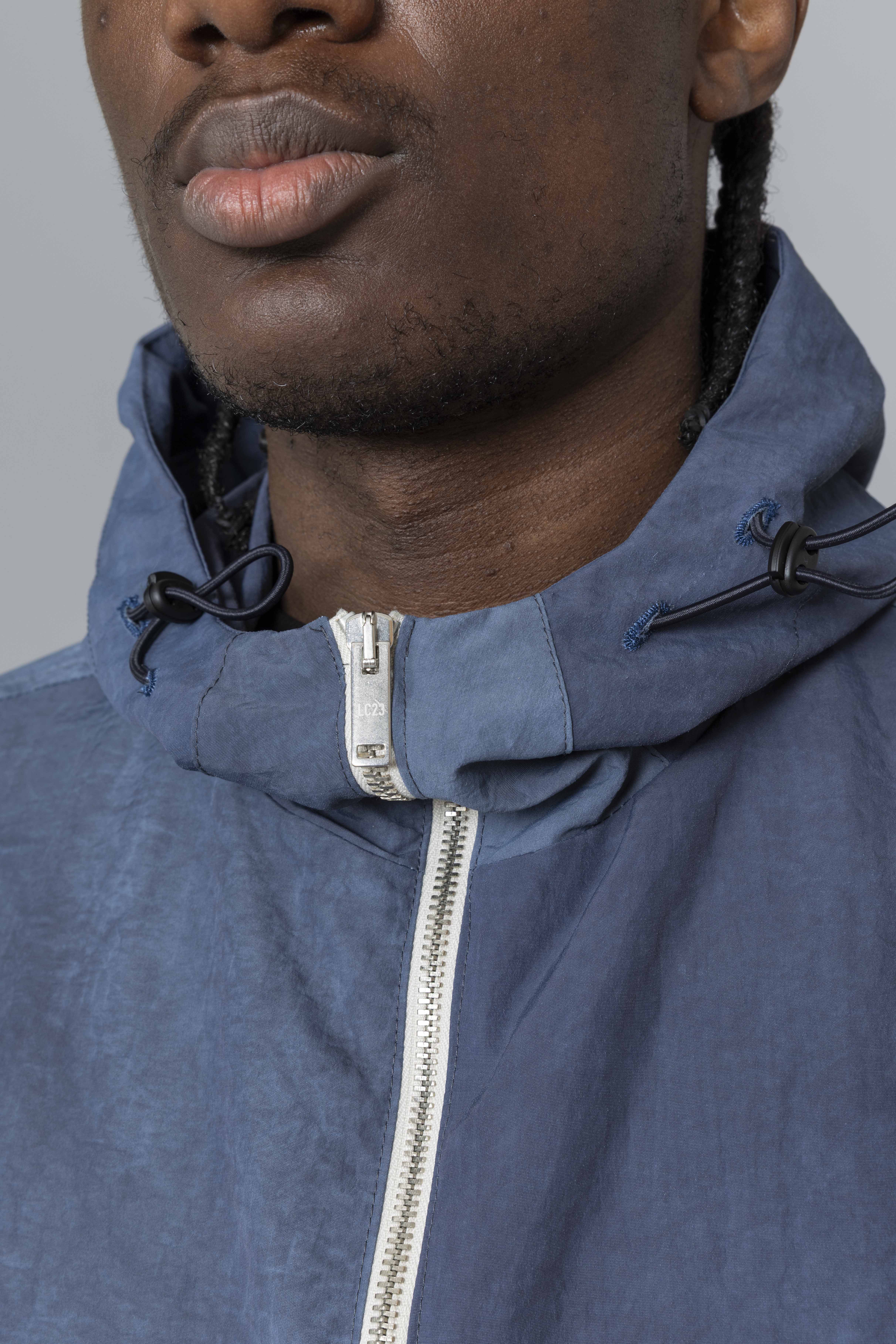 LC23WASHEDNYLONHOODEDJACKETNavyZip