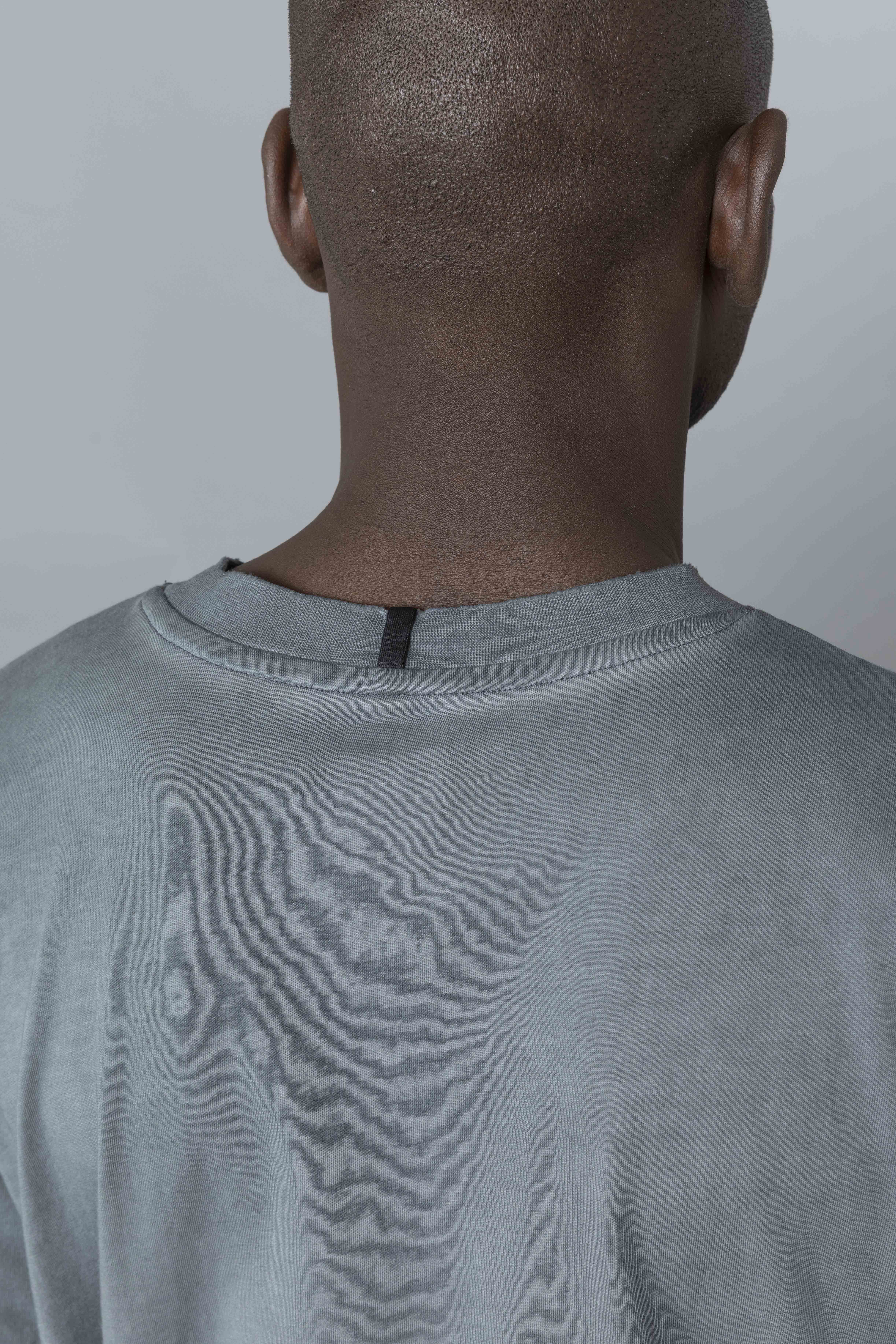 OakleyLatitudeVeilTeeCementDetail